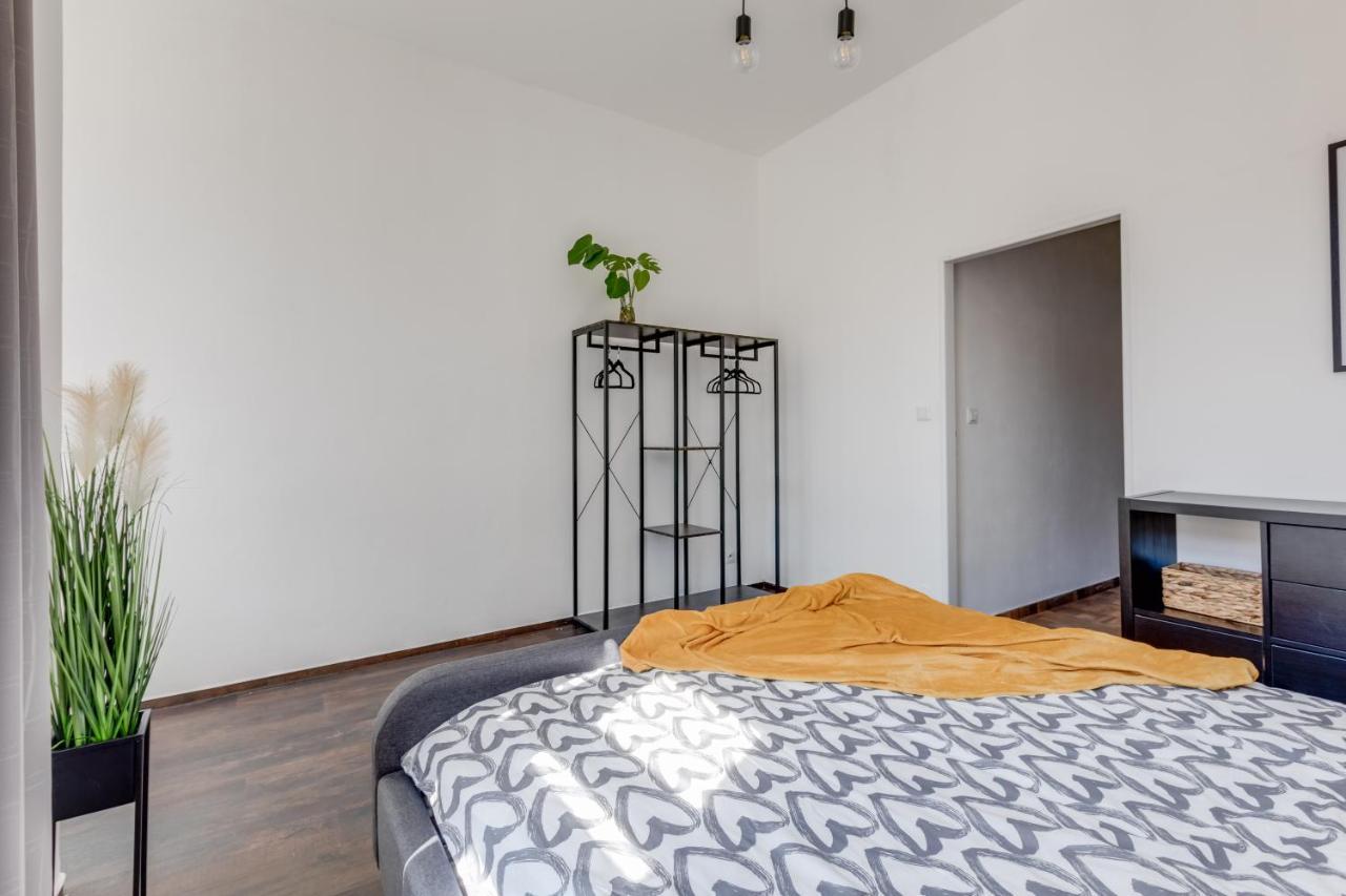 New Comfort Quiet 3bds - Lub8 Apartment Prague