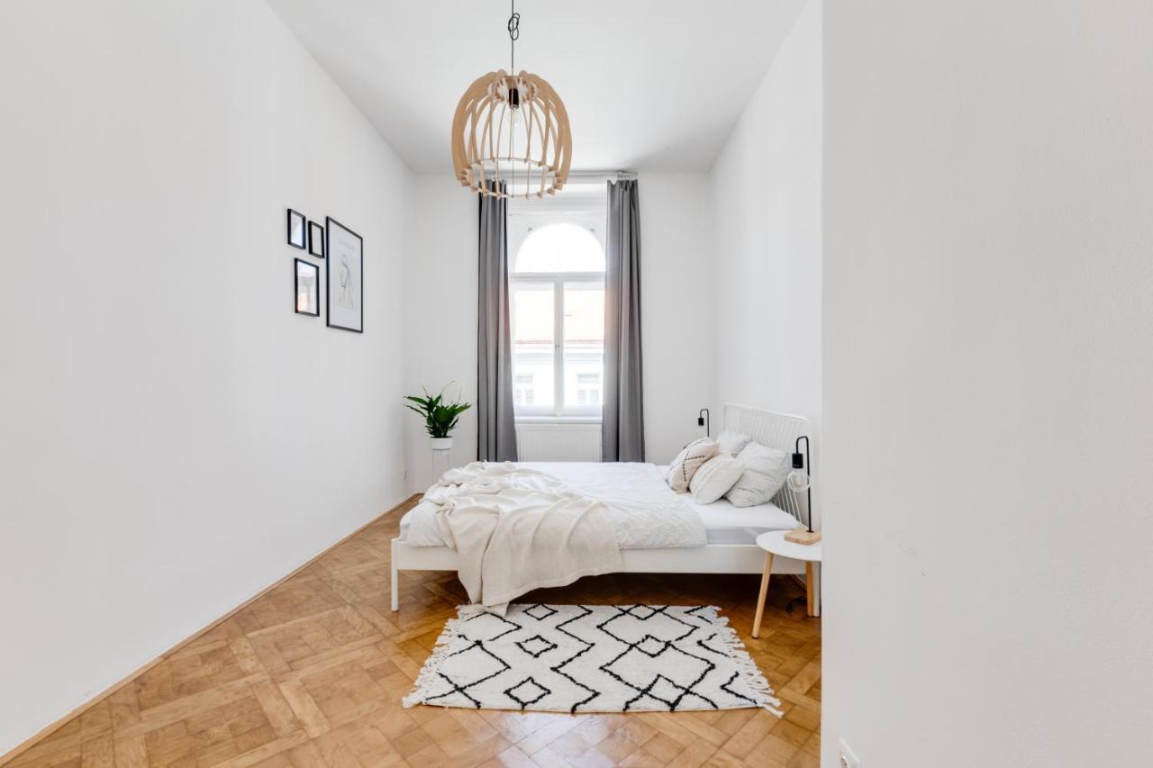 New Comfort Quiet 3bds - Lub8 Apartment Prague